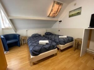 2 persoonskamer met douche en toilet